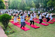 नई दिल्ली: मरीजों संग डॉक्टरों ने किया कॉमन योग प्रोटोकॉल का अभ्यास 