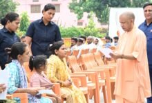 उत्तर प्रदेश, गोरखपुर: गरीबों की जमीन कब्जामुक्त कराएं, दबंगों को सबक सिखाएं : मुख्यमंत्री