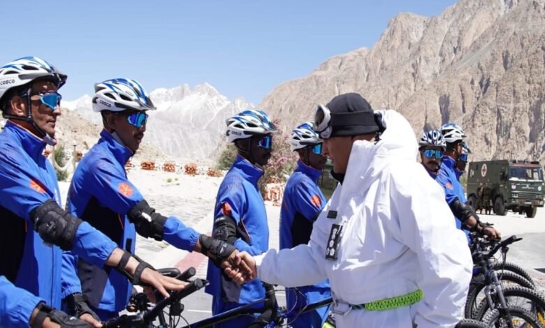 नई दिल्ली: सेना ने ऑपरेशन माउंटेन टेरेन साइकिल अभियान को दिखाई हरी झंडी