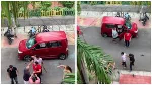 उत्तर प्रदेश, नोएडा: कार खड़ी करने को लेकर बड़ा बवाल, इतने चले लाठी डंडे कि थाने पहुंच गया मामला
