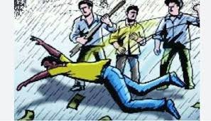 उत्तर प्रदेश, नोएडा: मुकदमा वापस न लेने पर लाठी-डंडों से हमला