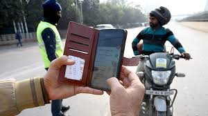उत्तर प्रदेश, नोएडा: चालान के बाद भी नहीं मान रहे दोपहिया वाहन चालक