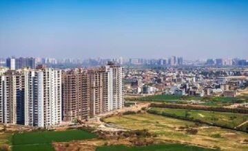 उत्तर प्रदेश, नोएडा: बिल्डर कंपनी के निदेशक समेत पांच पर केस