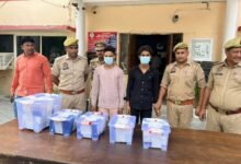 उत्तर प्रदेश, नोएडा: पांच लाख के 18 मोबाइल समेत दो गिरफ्तार