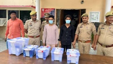 उत्तर प्रदेश, नोएडा: पांच लाख के 18 मोबाइल समेत दो गिरफ्तार