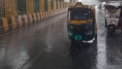 उत्तर प्रदेश, नोएडा: नोएडा में बारिश से उमस से राहत