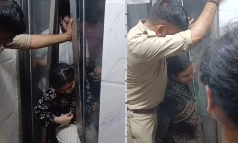 उत्तर प्रदेश, नोएडा: ग्रेटर नोएडा की लिफ्ट में फंसा परिवार