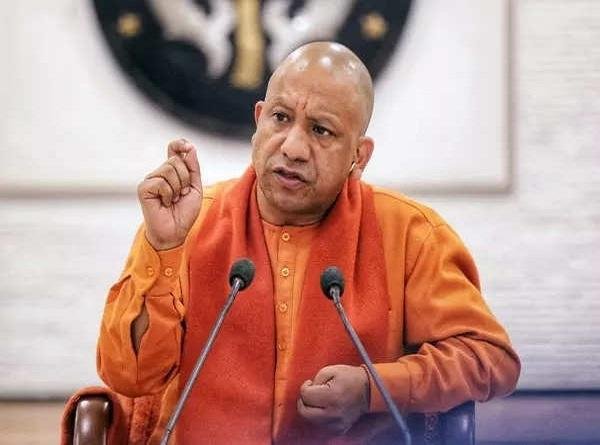 - 100 जीपीएस युक्त पिंक स्कूटी और 10 पिंक एसयूवी वाहन रात का अंधेरा कर रहे दूर