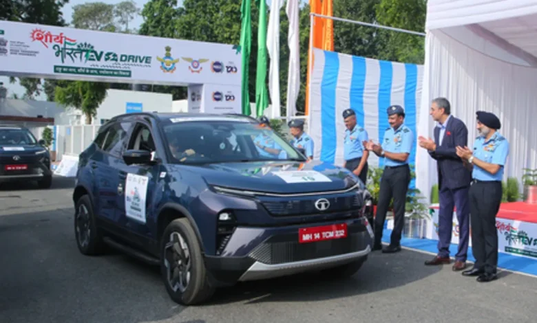 नई दिल्ली: वायुसेना प्रमुख ने शौर्य भारत कार रैली को हरी झंडी दिखाकर रवाना किया