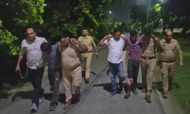 उत्तर प्रदेश, नोएडा: कार टायर चोरी करने वाले बदमाशों से हुई पुलिस की मुठभेड़, चार गिरफ्तार