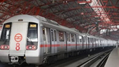 उत्तर प्रदेश, नोएडा: मेट्रो से सफर कर रहे बीटेक के छात्र से मिले पांच कारतूस