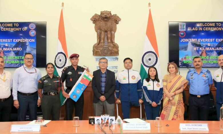 नई दिल्ली: माउंट एवरेस्ट एवं माउंट किलिमंजारो फतेह करने वाले पर्वतारोहियों का स्वागत
