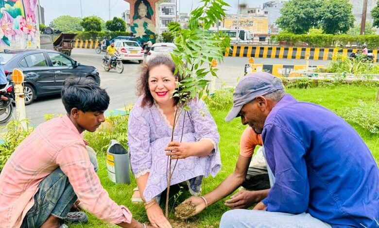उत्तर प्रदेश, नोएडा: हरियाली की प्रेरणा बनीं श्रीमती सुखमनी ढिल्लन