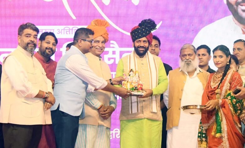 छोटी उम्र में ही उद्यमशीलता में रुचि को बढ़ाने के लिए छात्राओं को 10 हजार ‘डु-इट-योअर सेल्फ’ किट वितरित की जाएंगी
