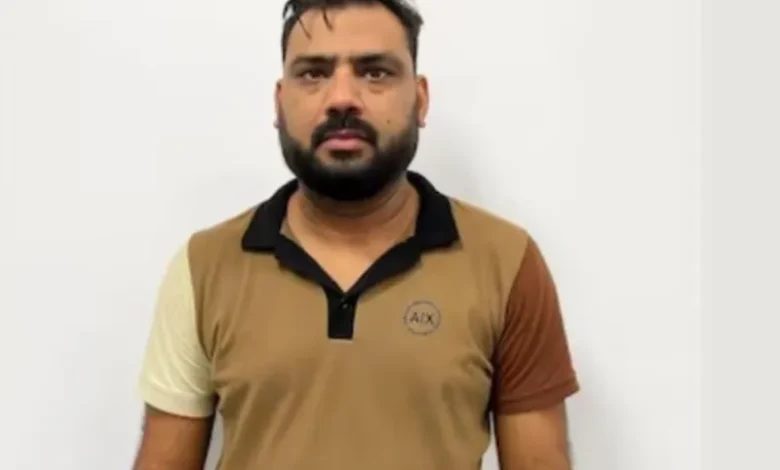 उत्तर प्रदेश, नोएडा: CBI की नोएडा में बड़ी कार्रवाई, आस्ट्रेलिया UK के लोगों से साइबर फ्राॅड करने वाला मास्टरमाइंड दबोचा