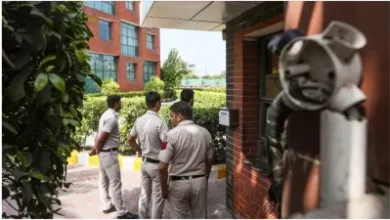 उत्तर प्रदेश, नोएडा: भाजपा के पूर्व विधायक के घर चोरी करने वाले दो भाई मुठभेड़ में दबोचे