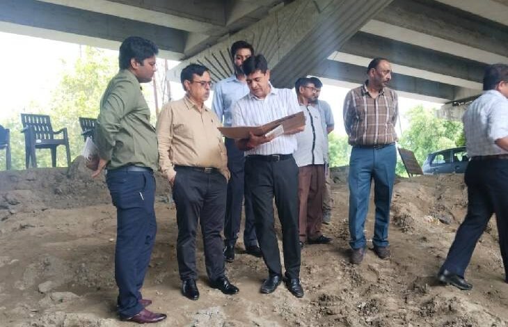 उत्तर प्रदेश, नोएडा: नोएडा प्राधिकरण के जीएम ने विकास कार्यों का निरीक्षण किया