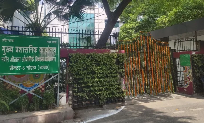 उत्तर प्रदेश, नोएडा: नोएडा प्राधिकरण पहुंची CBI की टीम