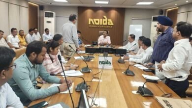 उत्तर प्रदेश, नोएडा: डिफाल्टर विभागों के अधिकारियों का वेतन रोकने के निर्देश