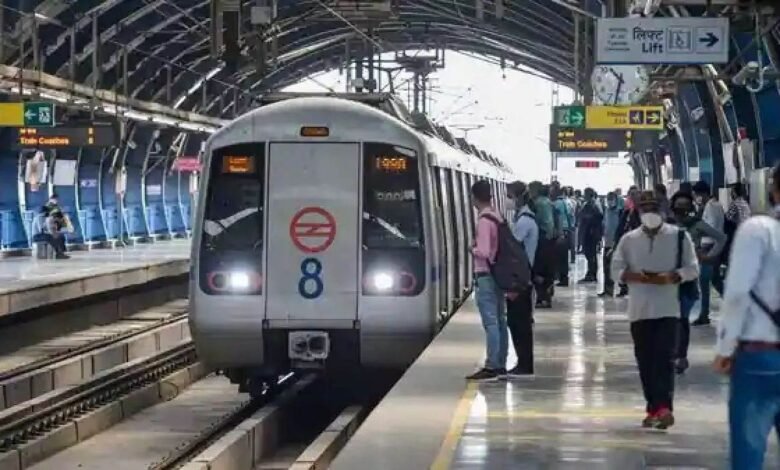 दिल्ली: युवा क्रांति सेना ने दिल्ली मेट्रो किराया बढ़ोतरी पर जताई आपत्ति, छात्रों के लिए रियायत की मांग