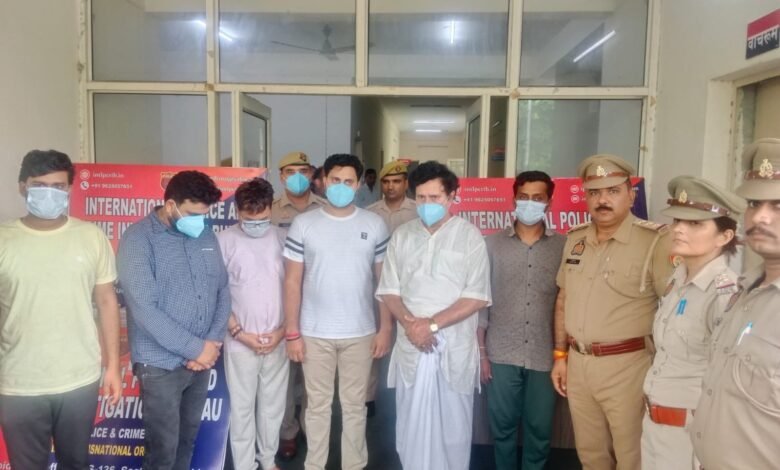 उत्तर प्रदेश, नोएडा: फर्जी पुलिस दफ्तर का भंडाफोड़
