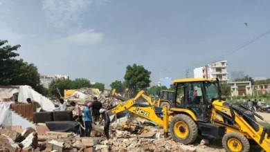 उत्तर प्रदेश, नोएडा: भनौता में अतिक्रमण पर चला ग्रेनो प्राधिकरण का बुल्डोजर