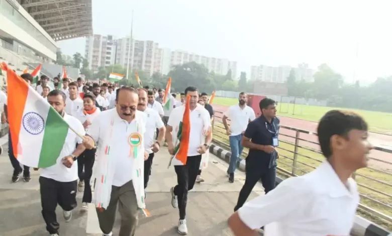 उत्तर प्रदेश, नोएडा: तिरंगा यात्रा के साथ स्वच्छता अभियान भी चलाया
