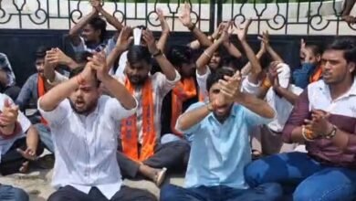 उत्तर प्रदेश, नोएडा: बीटेक छात्रा की आत्महत्या पर एबीवीपी का विरोध