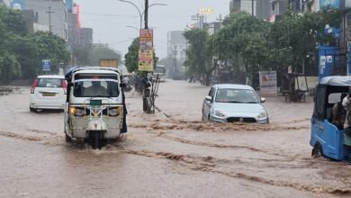 उत्तर प्रदेश, नोएडा: नोएडा में सुबह से हो रही झमाझम बारिश