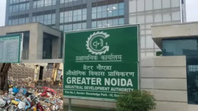  उत्तर प्रदेश, नोएडा: प्राधिकरण की एसीईओ को बताईं समस्याएं