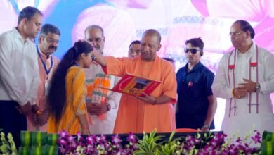 - सपा काल में स्कूलों में न क्लास थे, न शौचालय, आज अत्याधुनिक स्मार्ट और डिजिटल क्लास व लैब की मिल रही सुविधा, कभी दंगों और अराजकता के लिए जाना जाता था मुरादाबाद, कुंदरकी उपचुनाव ने सपा के मंसूबों पर फेर दिया पानी