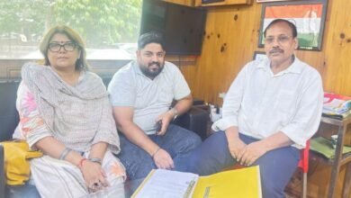 नोएडा :नोएडा में डॉग की समस्या के समाधान हेतु सखा एक पहल और युवा क्रांति सेना का संयुक्त अभियान