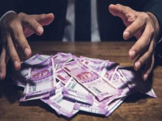उत्तर प्रदेश, नोएडा: कंपनी का टर्नओवर बढ़ाने के नाम पर 15 करोड़ हड़पे