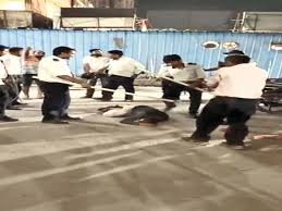 उत्तर प्रदेश, नोएडा: रिहाइशी सोसाइटी में गॉर्ड ने युवक को पीटा