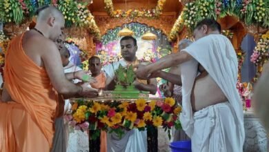 उत्तर प्रदेश, नोएडा: इस्कॉन में मनाया गया बलराम जन्मोत्सव