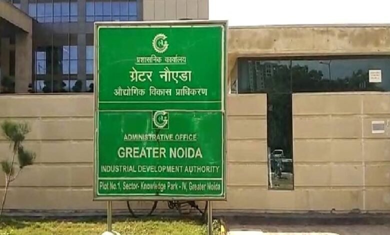 उत्तर प्रदेश, नोएडा: ग्रेनो प्राधिकरण ने सेक्टर-2 व सूरजपुर में लगाए पौधे