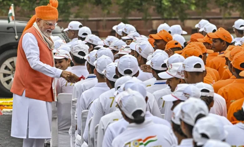 नई दिल्ली: युवाओं को पहली नौकरी पर 15 हजार रुपए का ईनाम देगी सरकार