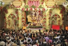 उत्तर प्रदेश, नोएडा: भगवान श्रीकृष्ण की शोभायात्रा निकाली