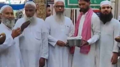 उत्तर प्रदेश, नोएडा: आजम खान की रिहाई पर दादरी में जश्न
