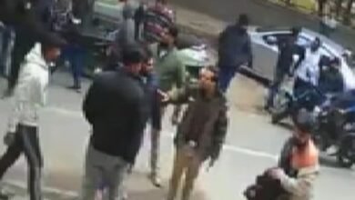 Laxmi Nagar assault video,Delhi crime CCTV,Daylight gundagardi