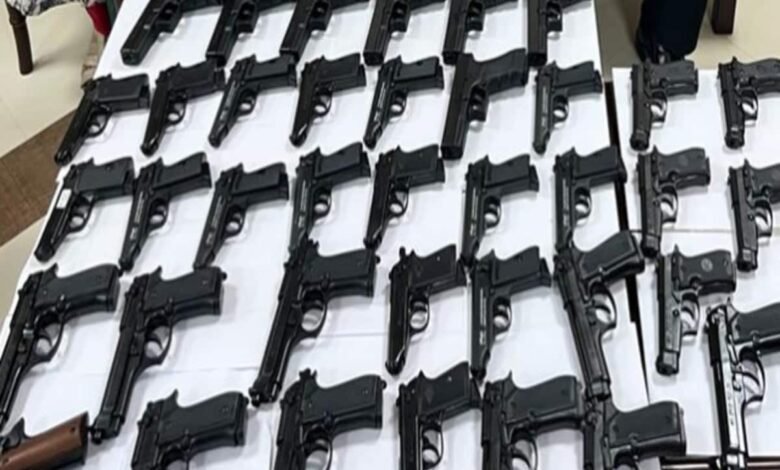 उत्तर प्रदेश, नोएडा:-दिल्ली-एनसीआर में हथियारों का सप्लायर पकड़ा