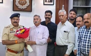 उत्तर प्रदेश, नोएडा: डीसीपी यातायात संग डीडीआरब्ल्यूए ने बैठक की