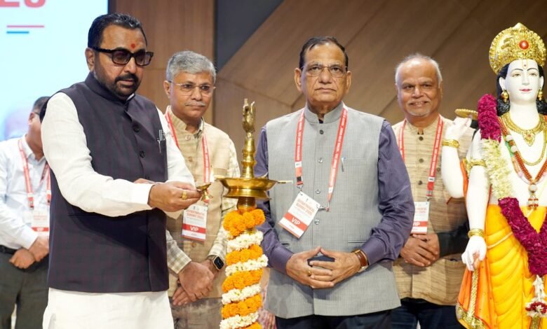 नई दिल्ली: आधुनिक स्वास्थ्य प्रणालियों के साथ 'आयुष' के एकीकरण में जुटी सरकार