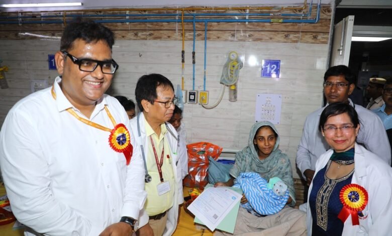 नई दिल्ली: बच्चे को जन्म देने वाली मांओं को अस्पताल से डिस्चार्ज होने से पहले मिलेगा जन्म प्रमाण पत्र
