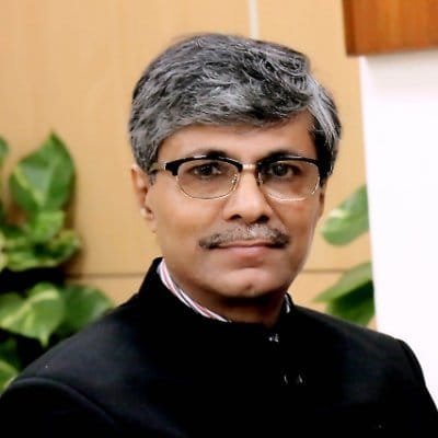 नई दिल्ली: प्राचीन ज्ञान व आधुनिक तकनीक के बीच संतुलन बनाने के लिए 'आईटी' अनिवार्य