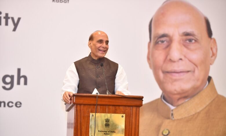 नई दिल्ली: रक्षा मंत्री ने मोरक्को में प्रवासी भारतीयों से किया संवाद 
