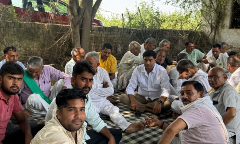 उत्तर प्रदेश, नोएडा: भूजल दोहन के विरोध मे धरना 48वें दिन भी जारी