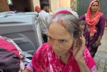 उत्तर प्रदेश, नोएडा: 10 युवकों ने महिला के घर में घुसकर सामान बाहर फेंका, कब्जा करने का प्रयास