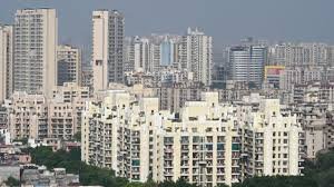 उत्तर प्रदेश, नोएडा: सपनों का घर बना सिरदर्द, बिल्डर के खिलाफ लोगों ने खोला मोर्चा