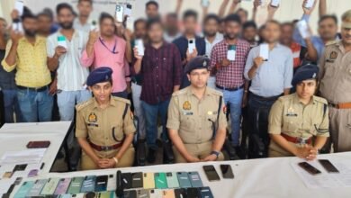 उत्तर प्रदेश, नोएडा: गुम मोबाइल पाकर लोगों की मुस्कान लौटी